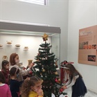 Χριστούγεννα στην Αρχαιολογική Συλλογή Αχαρνών. Την Κυριακή 12 Δεκεμβρίου 2021 πραγματοποιήθηκε χριστουγεννιάτικη δράση για οικογένειες στην Αρχαιολογική Συλλογή Αχαρνών.