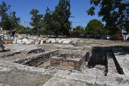 Βορειοδυτική Στοά και  Εσχάρα