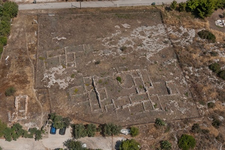 Ρωμαϊκές αγροικίες, θέση Αγία Τριάδα, Δήμος Μεγαρέων